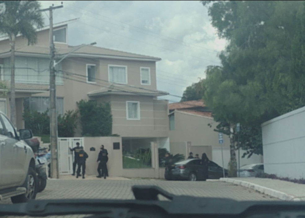 PF faz operação na casa de Anderson Torres, em Brasília — Foto: Reprodução