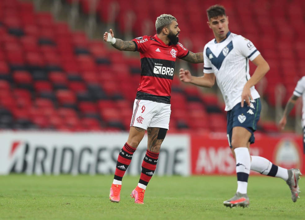 Gabigol já se queixava de dores musculares após jogo com o Vélez — Foto: Staff Images/Conmebol