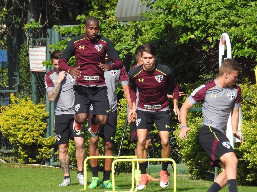 Denilson faz golaço em treino e espera BID para estrear no Tricolor