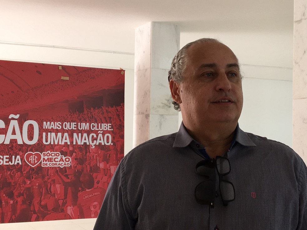 Armando Desessards quer treinador com perfil moderno (Foto: Leonardo Erys/GloboEsporte.com)