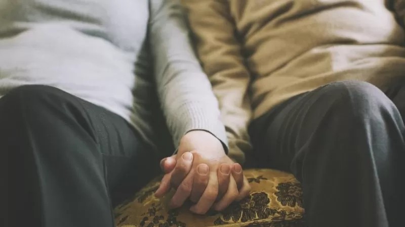 'Não precisamos do amor romântico em nossas vidas', diz especialista em relacionamentos