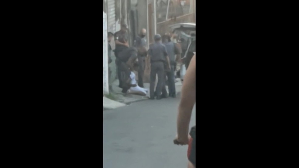 Jovem desmaia após ser estrangulado durante abordagem policial em SP — Foto: Arquivo Pessoal