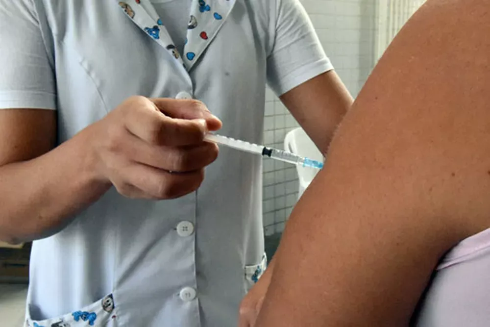 Covid: Maringá anuncia aplicação de 5ª dose da vacina e de 4ª dose para adolescentes imunossuprimidos 