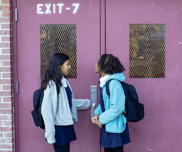Adolescente percebeu reação 'alarmada' de menina na saída de escola, e decidiu ajudá-la (Foto: Pexels)