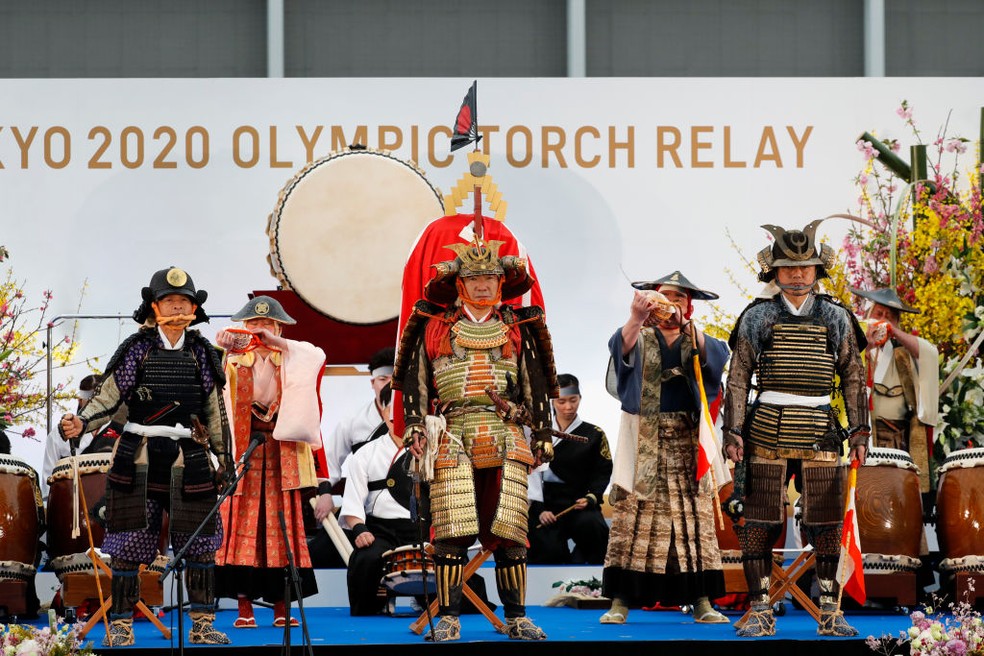 Começa revezamento da tocha olímpica no Japão — Foto: Getty