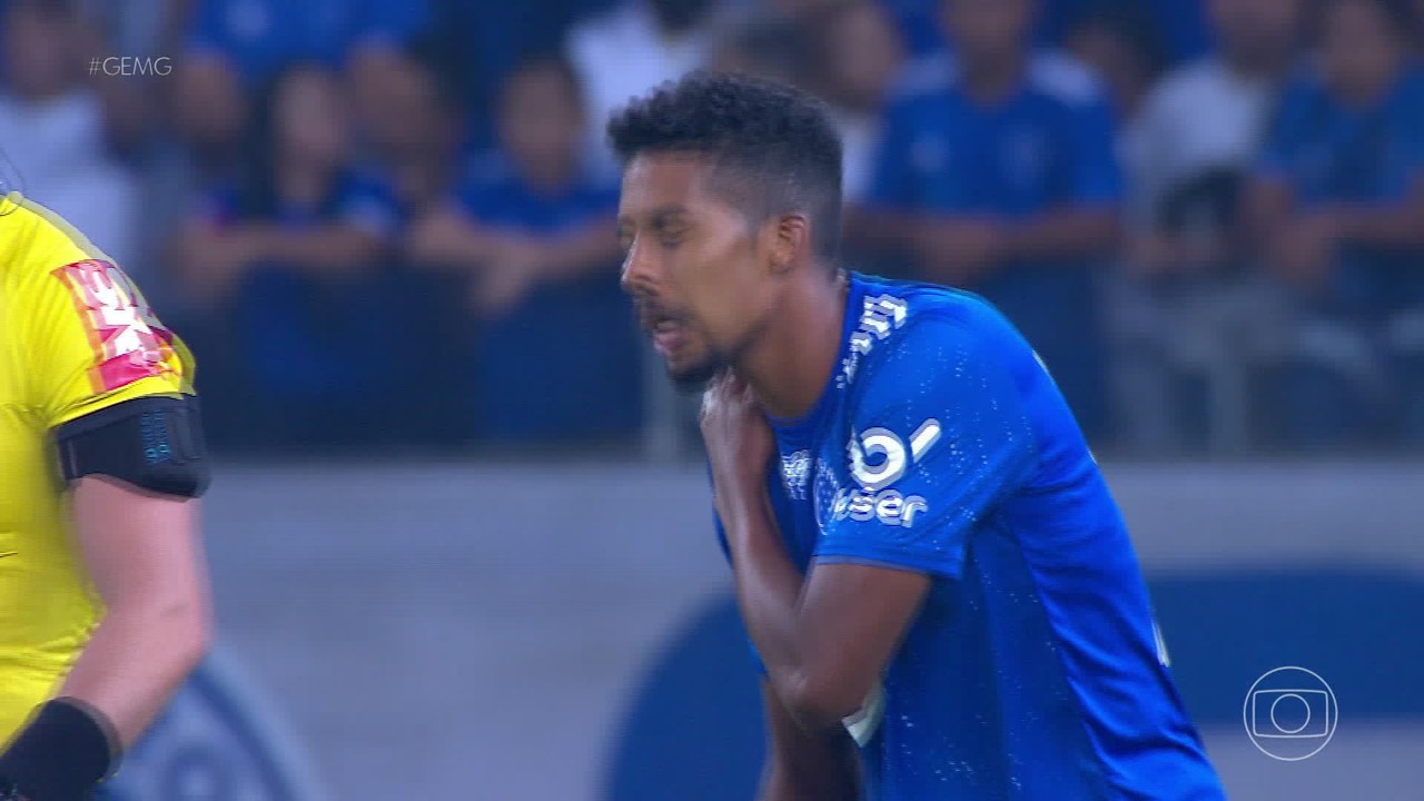 William Oliveira tem luxação no ombro direito e desfalca o Cruzeiro na Série B