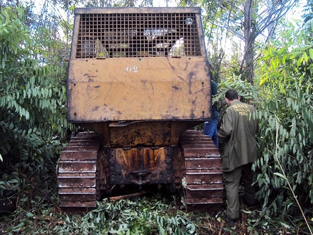 Trator encontrado pelo Ibama durante flagrante de desmatamento na Operação Onda Verde, em MT. (Foto: Sandra Romeiro/Ibama)