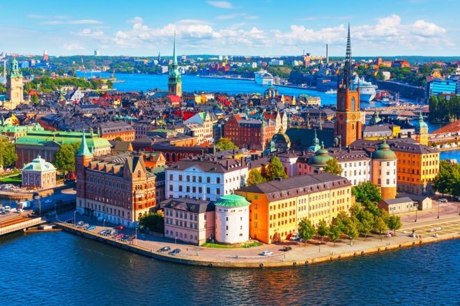 Estocolmo, capital da Suécia; país um dos países mais abertos da OCDE a imigrantes com alta escolaridade ou empreendedores (Foto: Getty Images via BBC News Brasil)
