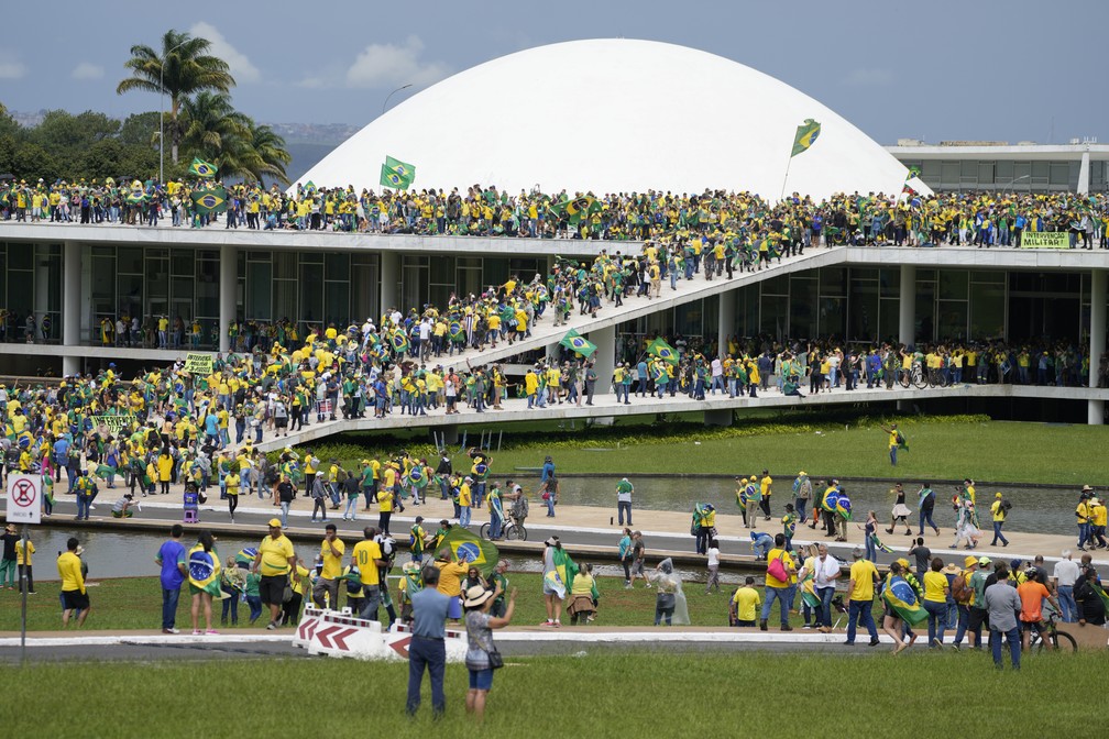 Bolsonaristas terroristas no Congresso — Foto: Eraldo Peres/AP