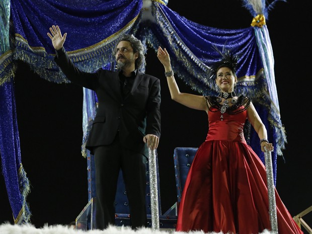 Alexandre Nero e Lilia Cabral gravam desfile de Carnaval (Foto: Felipe Monteiro / Gshow)