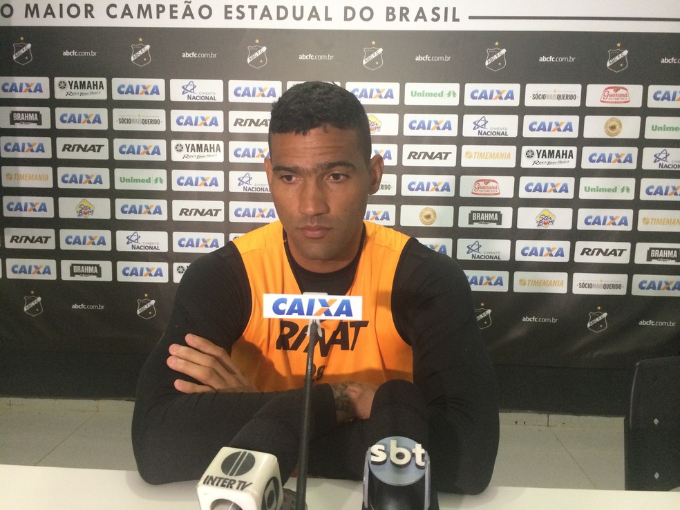 Edson quer time com espírito da partida contra Juventude (Foto: Hugo Monte/GloboEsporte.com)