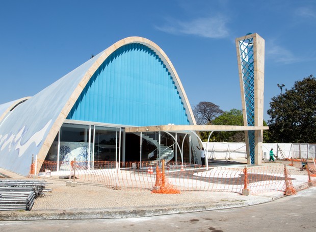A Igreja da Pampulha tem o projeto arquitetônico realizado por Oscar Niemeyer, paisagismo por Burle Marx e painéis do pintor Cândido Portinari (Foto: Lucas Nishimoto/Divulgação)