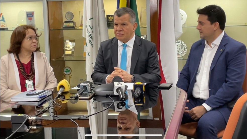 Ana Maria (esquerda), Bosco Saraiva (meio) e Marcelo Pereira (direta) durante coletiva na Suframa — Foto: Fábio Melo/Rede Amazônica 