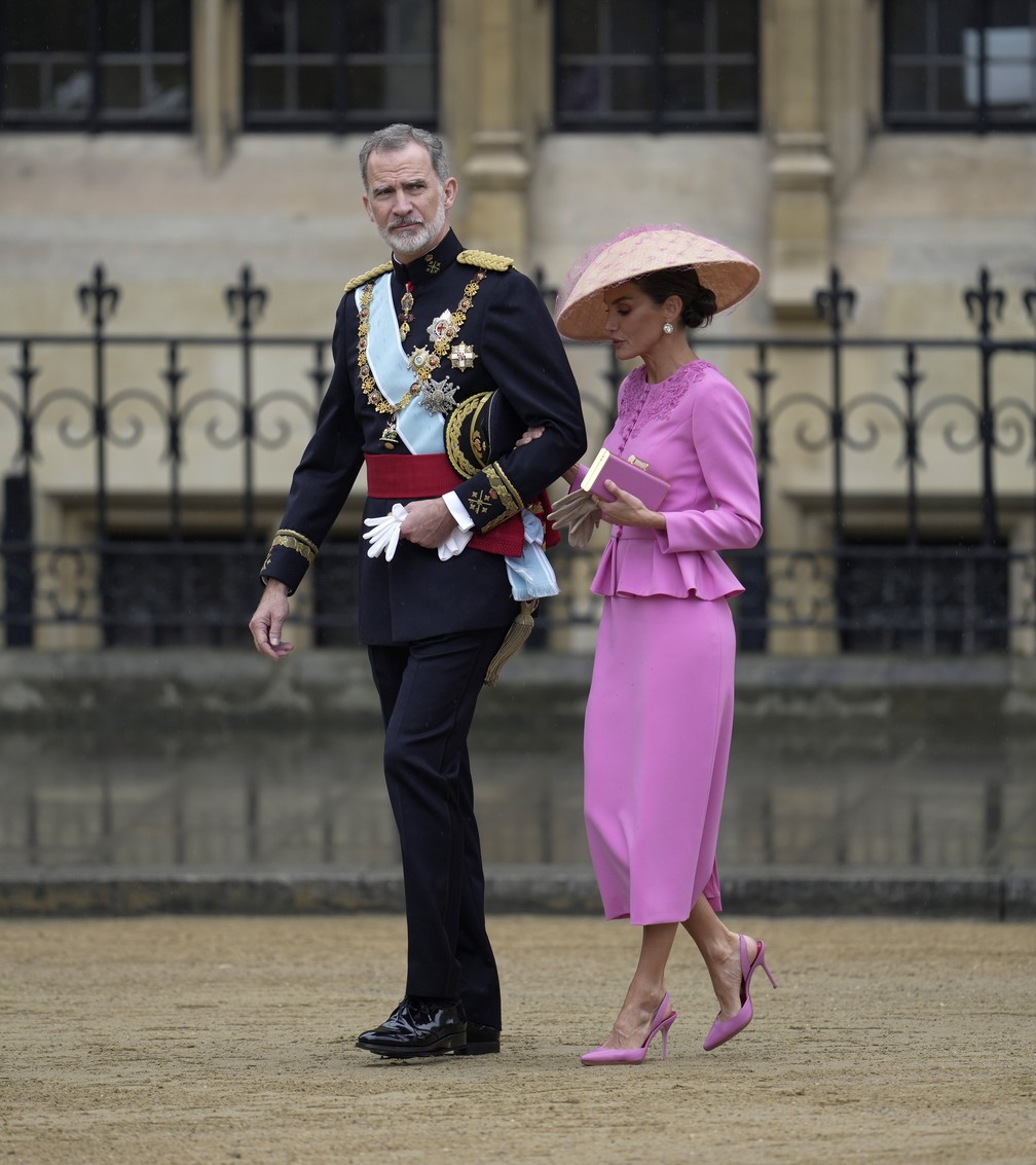 O rei Felipe VI e a rainha Letizia, da Espanha, durante a cerimônia de coroação do rei Charles III, na Abadia de Westminster, em Londres. — Foto: Kin Cheung/AP Photo