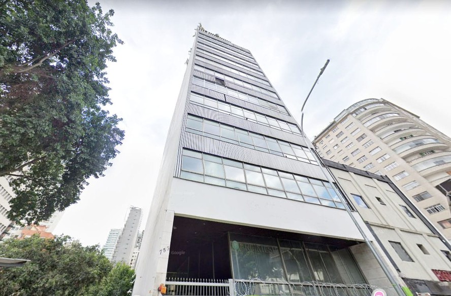 Prédio de 11 andares com garagem na rua da Consolação, em São Paulo ...