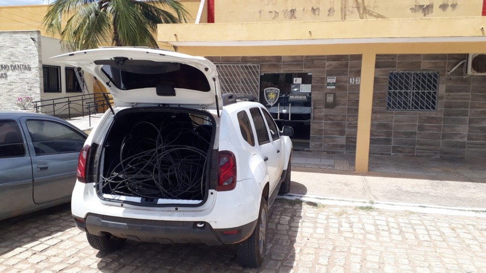Homem de 61 anos foi apreendido com cabos de telefonia em Alto do Rodrigues — Foto: Divulgação