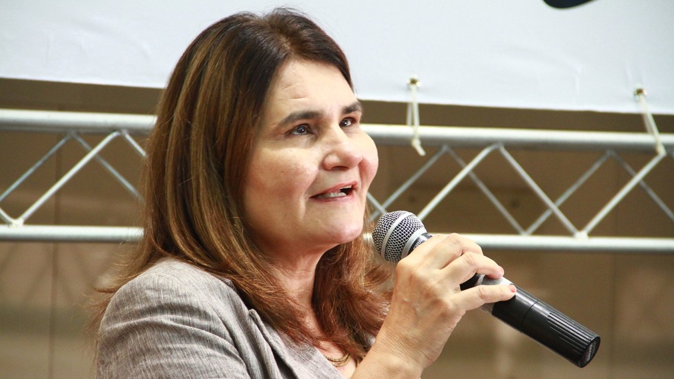 Professora Joana Belarmino tem deficiência visual e não consegue acessar os sistemas da UFPB (Foto: Rizemberg Felipe/Jornal da Paraíba)