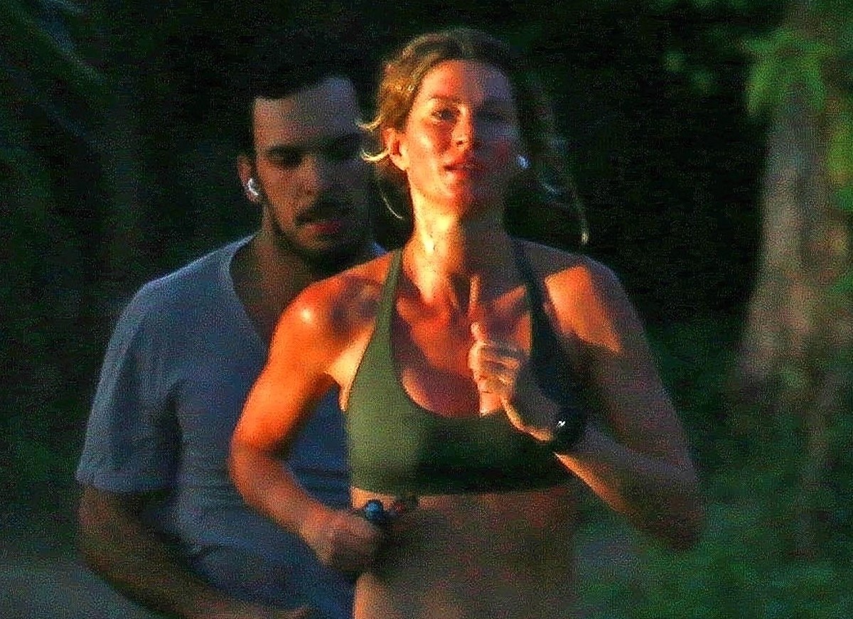 Gisele Bündchen Treina Com Instrutor Apontado Como Affair Na Costa Rica Trendradars Brasil 