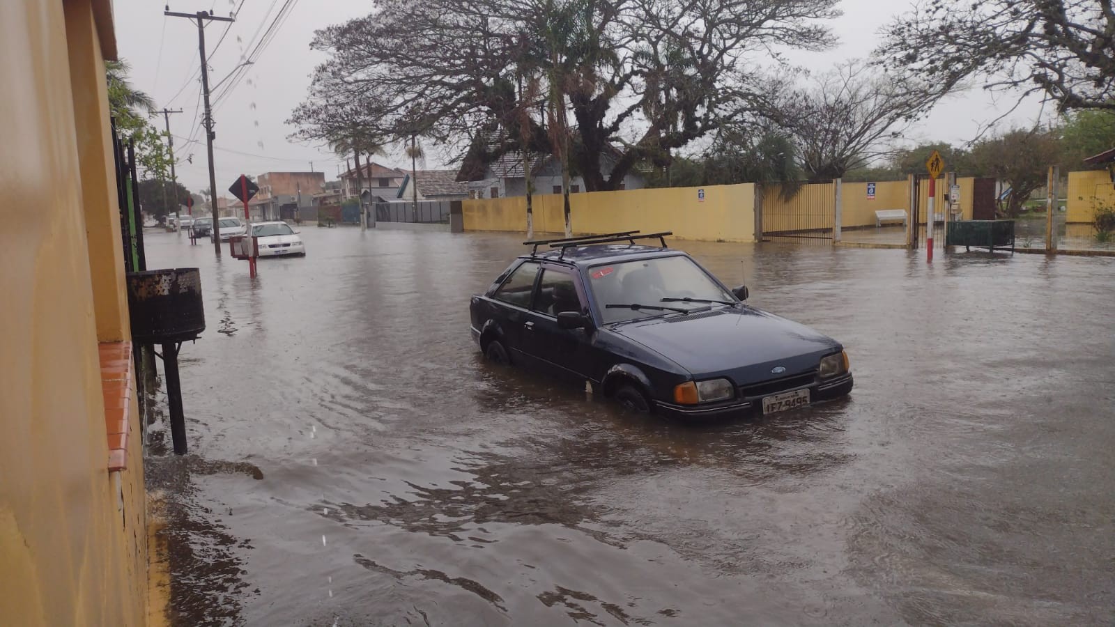 Prefeito de Barra do Ribeiro alerta população para risco de alagamentos; 'as notícias não são boas', diz
