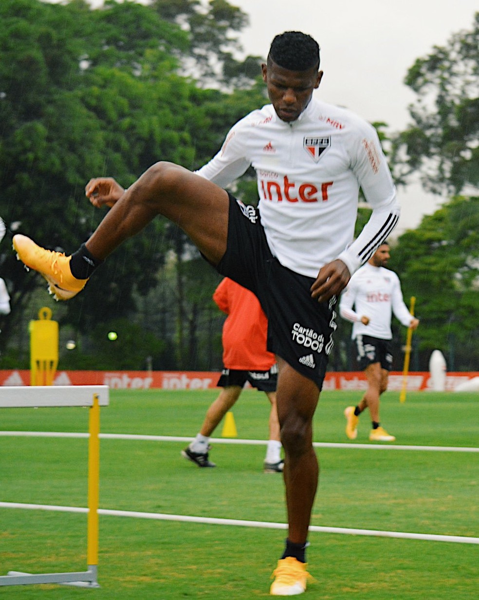 Arboleda deve voltar a ter lugar no São Paulo — Foto: Erico Leonan / saopaulofc.net