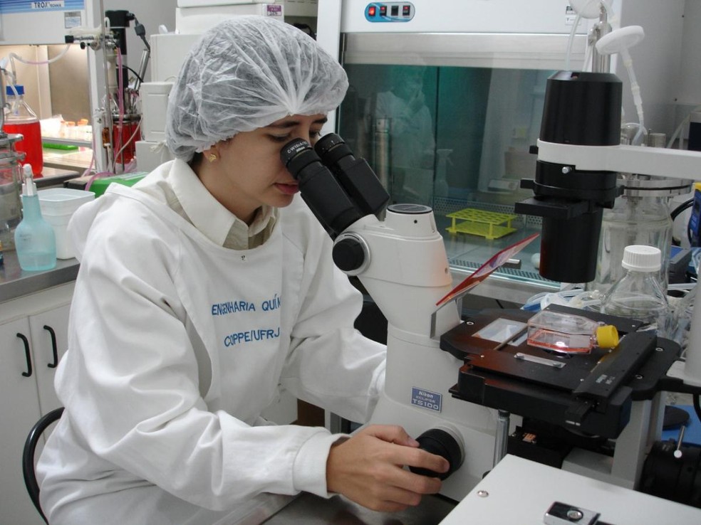 A professora Leda Castilho, coordenadora da pesquisa de desenvolvimento de um teste de baixo custo para a detecção do coronavírus — Foto: Divulgação/ Coppe/ UFRJ