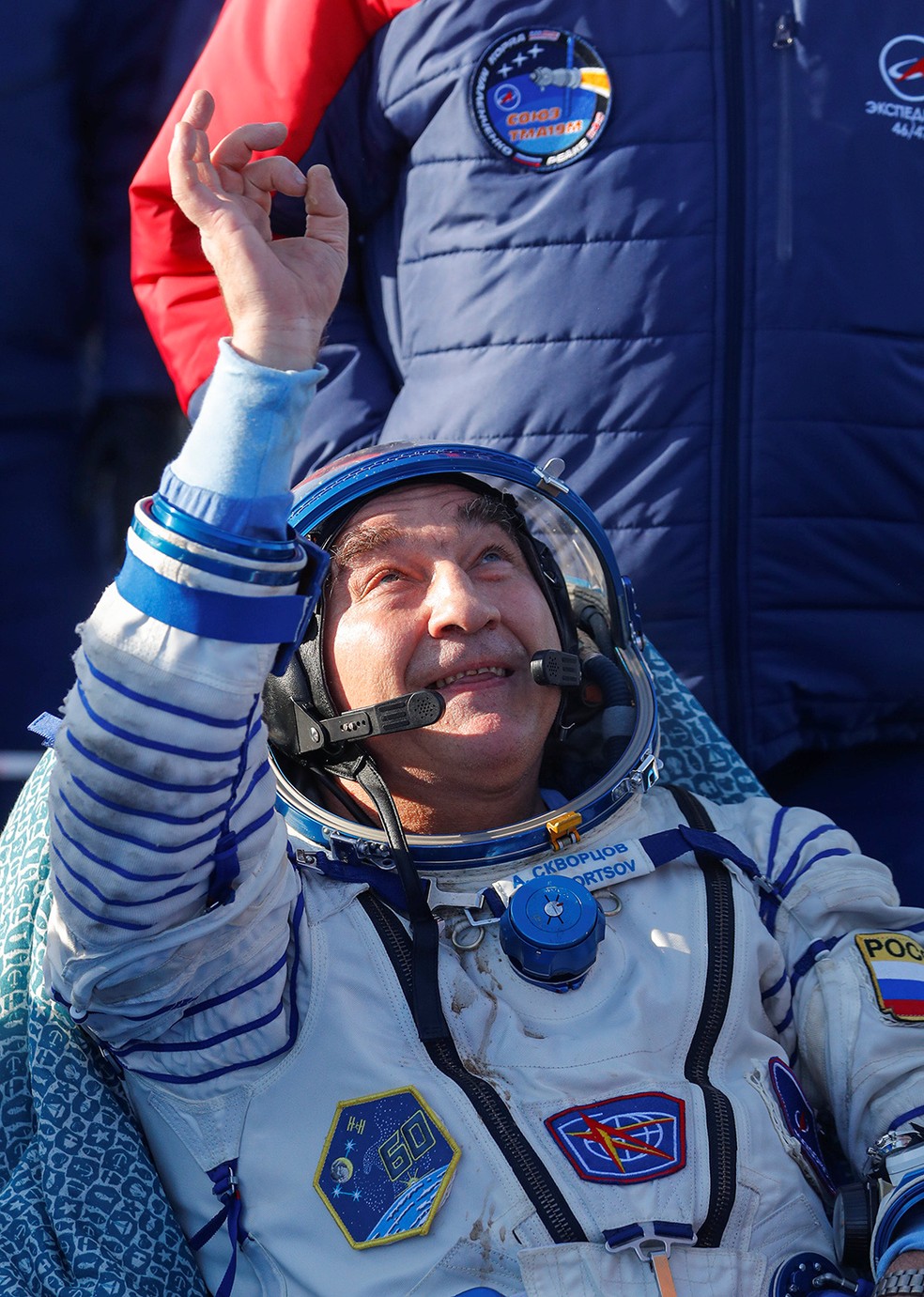 Cosmonauta Alexander Skvortsov após aterrissar no Cazaquistão nesta quinta-feira (6). — Foto: Sergei Ilnitsky/Pool via Reuters