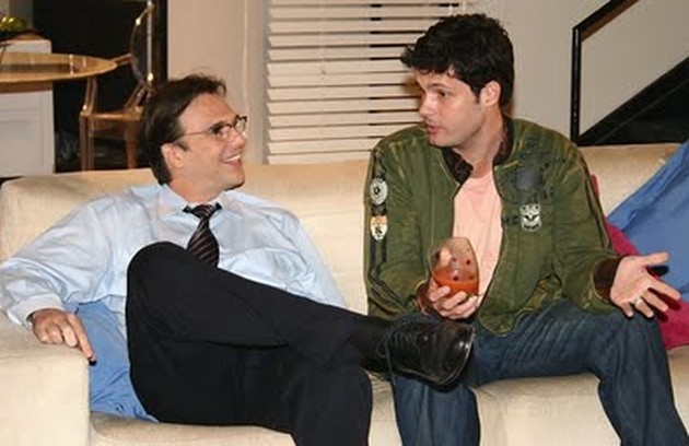 Em 'Páginas da vida' (2006), Manoel Carlos abordou a homossexualidade com o casal Rubinho e Marcelo, vividos por Fernando Eiras e Thiago Picci.  Na novela, eles chegaram a adotar uma criança (Foto: Divulgação)