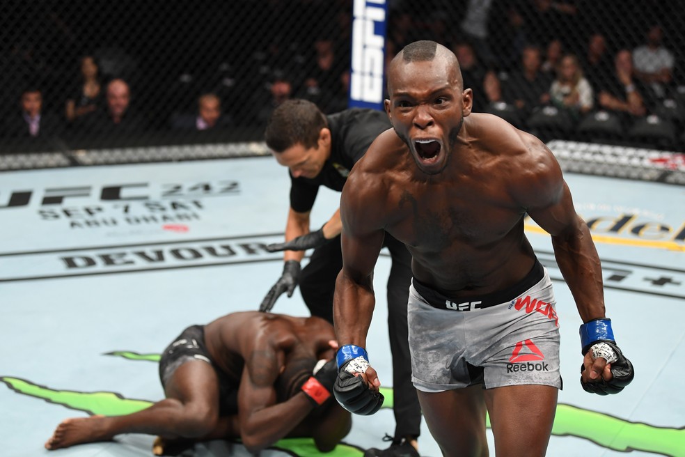 Khama Whorty (dir.) vibra com a vitÃ³ria por nocaute contra Devonte Smith â?? Foto: Josh Hedges/Getty Images