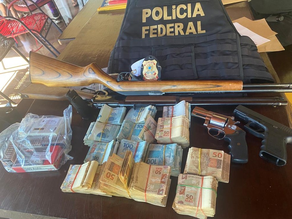 Itens apreendidos em Deodápolis — Foto: PF/Divulgação