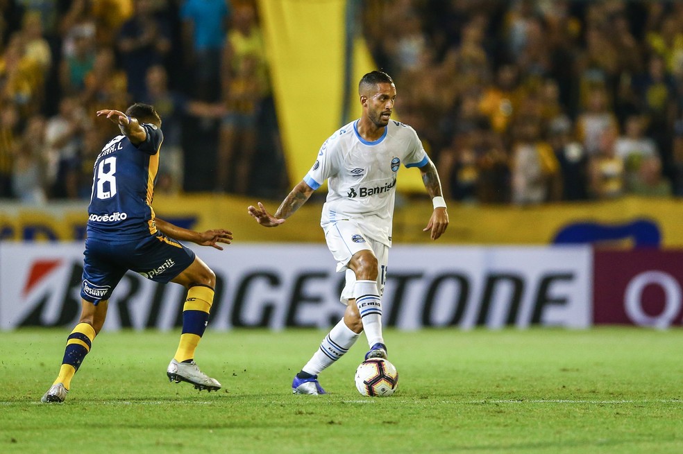 Romulo formou dupla com Maicon — Foto: Lucas Uebel/DVG/Grêmio