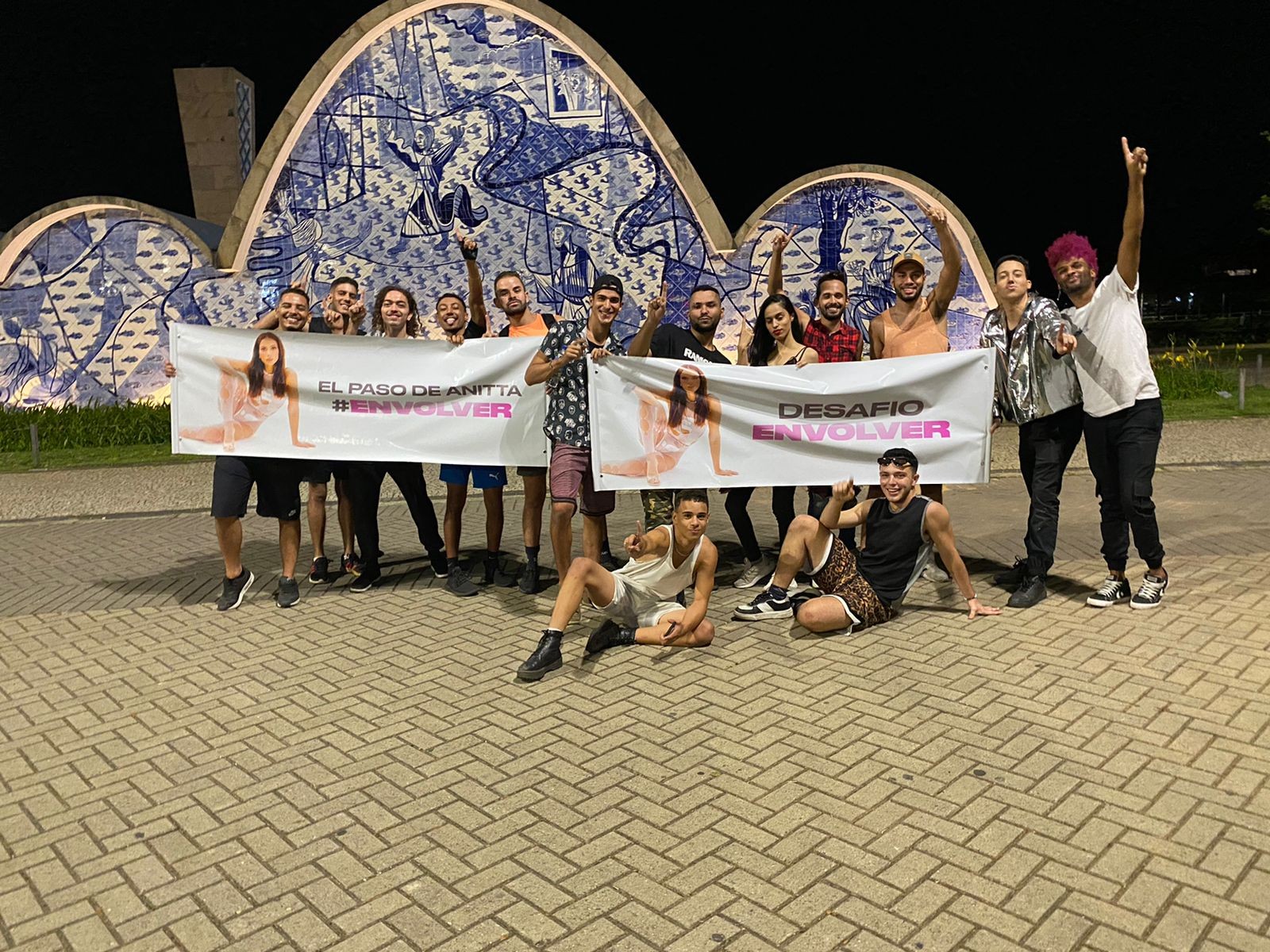 Fãs da Anitta em BH aderem ao 'flash mob' em mobilização para alavancar hit da cantora
