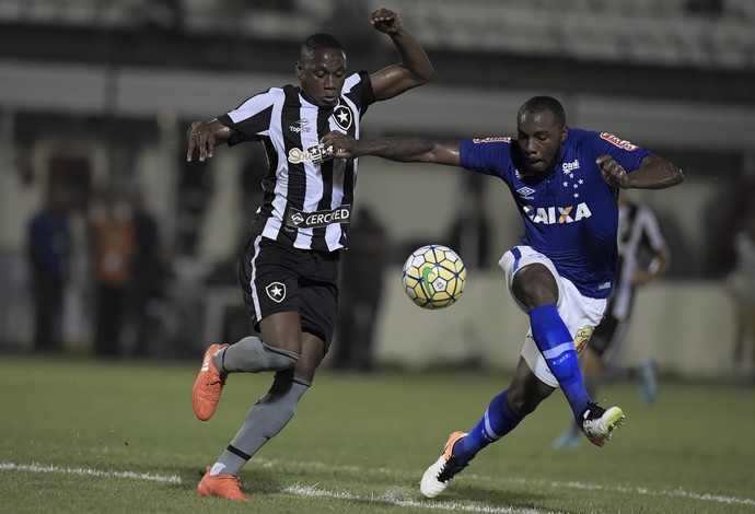 Mano destaca postura de Manoel, que atuou com dor desde o início do jogo