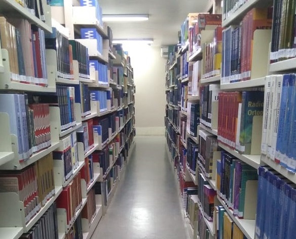 Cerca de 800 alunos e professores estão inadimplentes com a biblioteca da instituição — Foto: Unifap/Divulgação