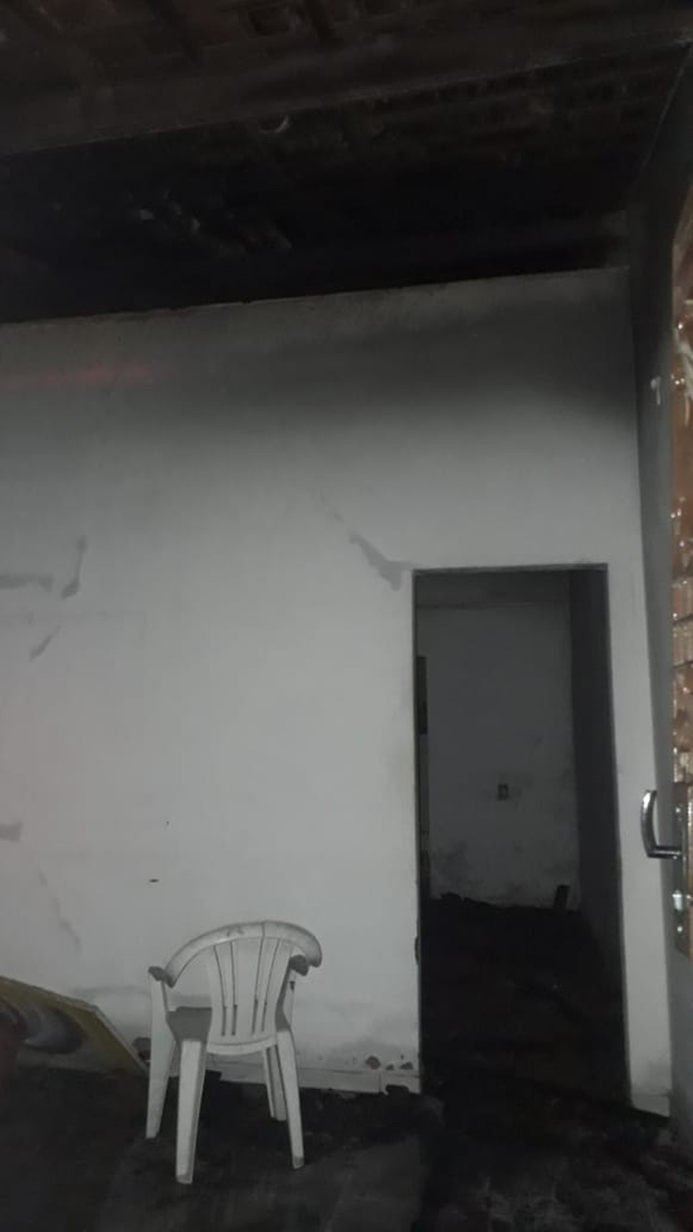 Chamas atingiram quase todos os cômodos da casa na Chã da Jaqueira — Foto: Ascom/ Corpo de Bombeiros