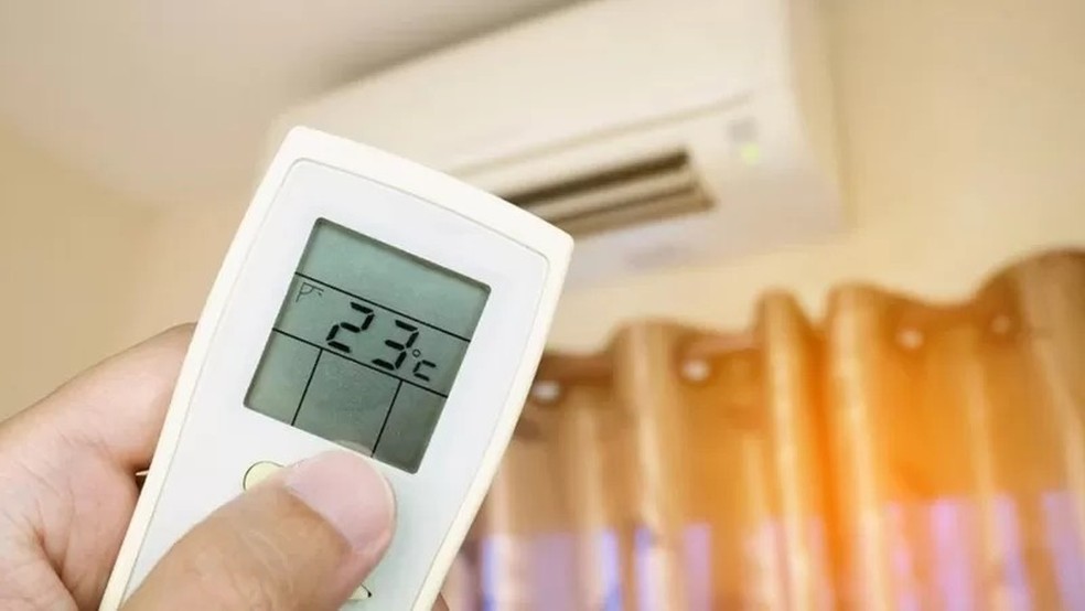 Só de passar de 17ºC para 23ºC, a economia pode chegar a 50%, segundo a Dufrio — Foto: DIVULGAÇÃO DUFRIO via BBC