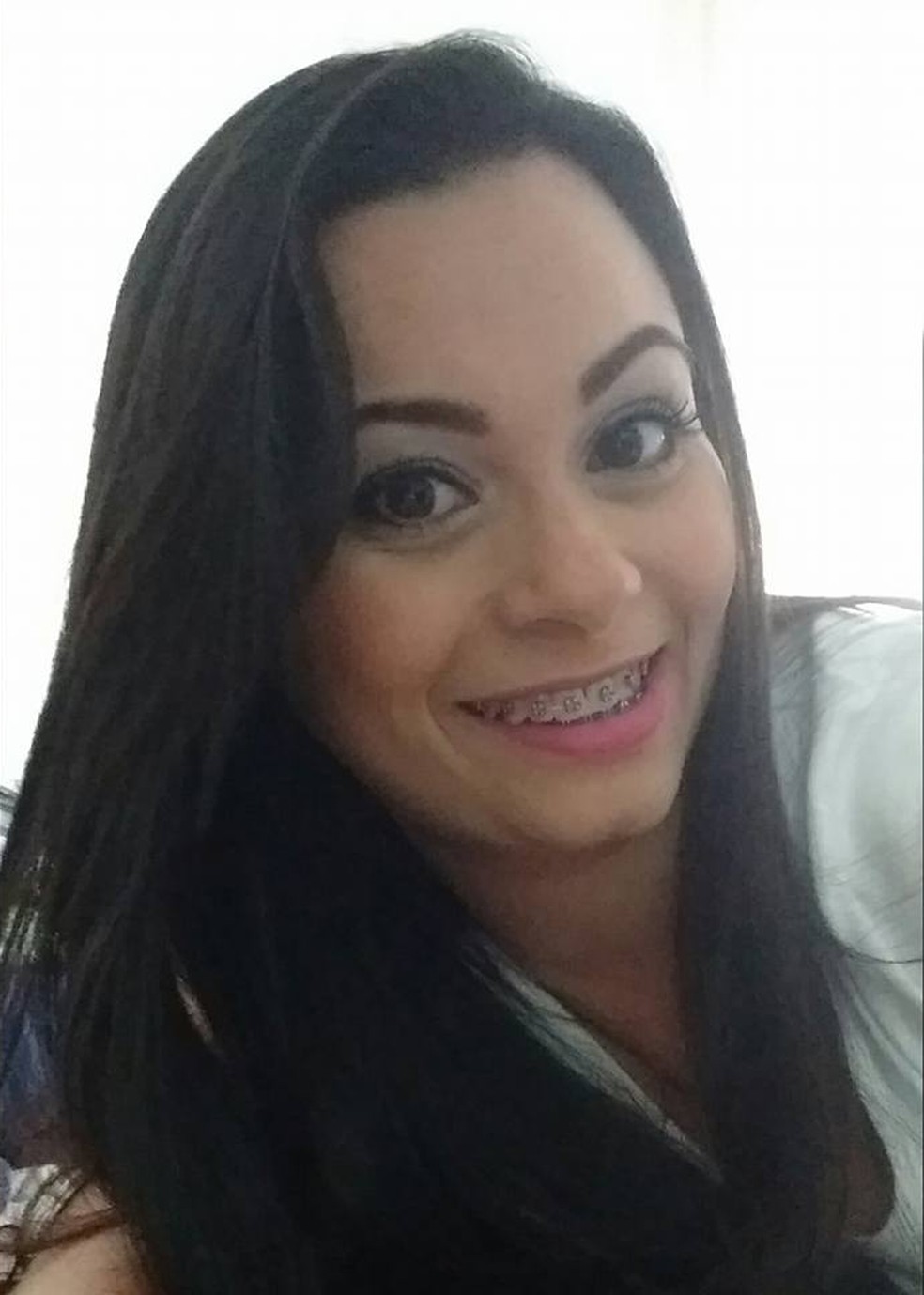 Viviane Santos de Freitas, de 36 anos, foi morta a facadas pelo namorado em uma festa em São Vicente, SP — Foto: Reprodução/Facebook