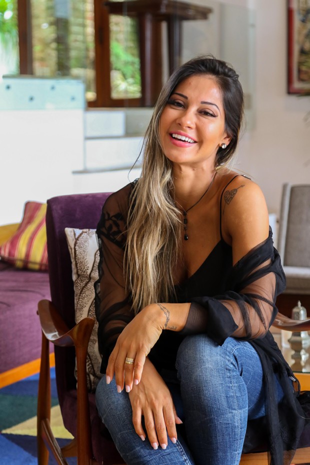 Mayra Cardi na Casa QUEM de verão (Foto: Daniel Janssens/ Ed. Globo)