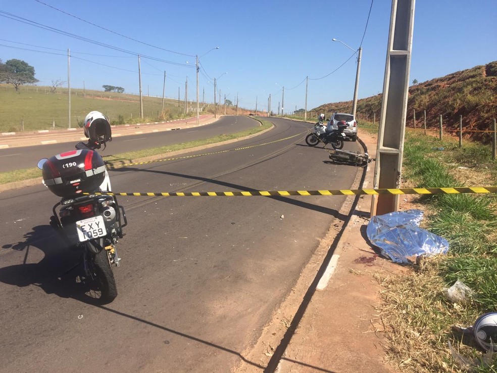 Motociclista morreu na Avenida Raimundo Maiolini, em Presidente Prudente — Foto: Murilo Zara/TV Fronteira