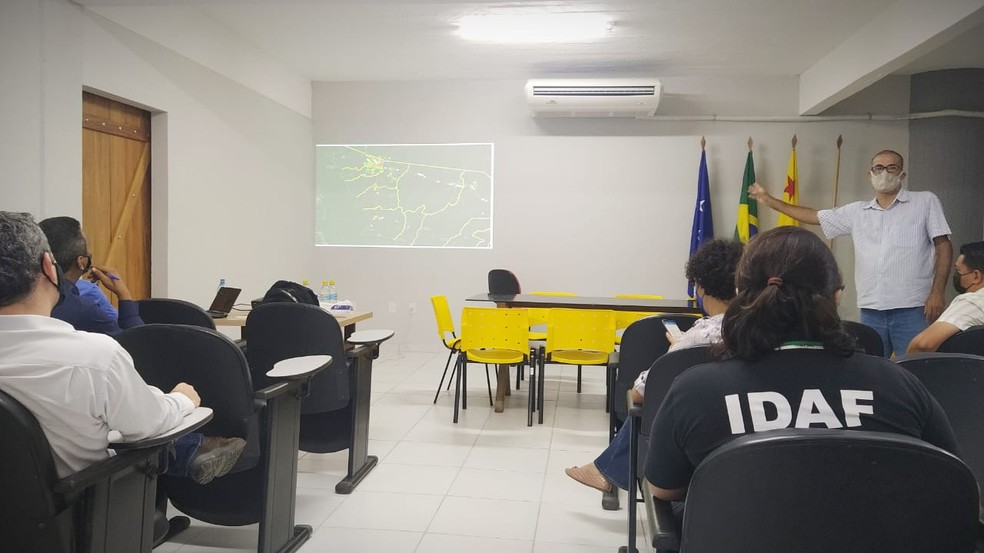 Equipes do Idaf e Mapa mostraram relatório do monitoramento feito em Cruzeiro do Sul e Mâncio Lima — Foto: Erisney Mesquita/Secom