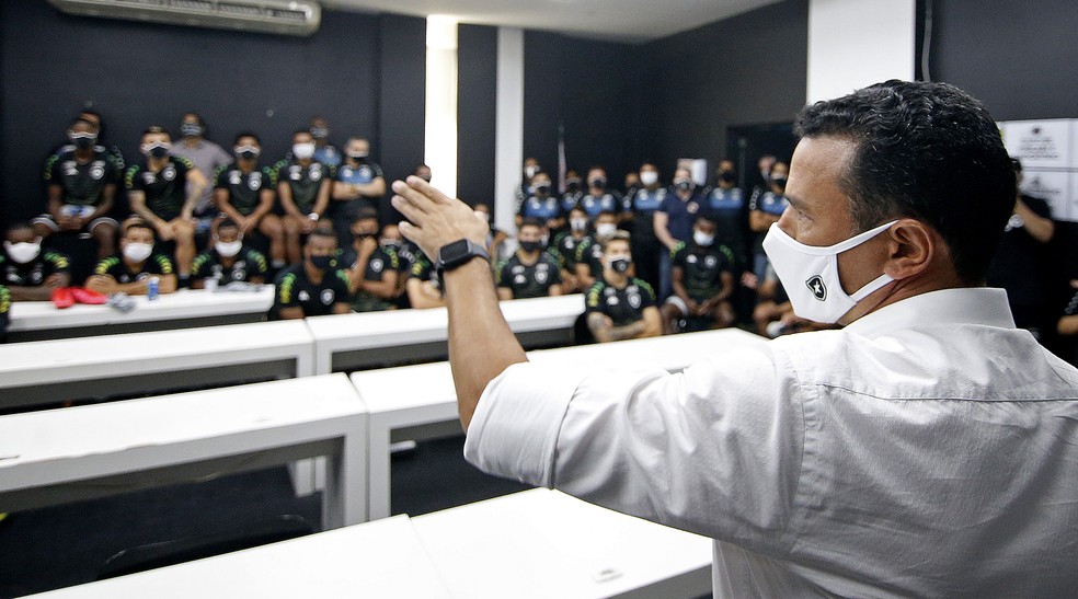 Túlio Lustosa é o responsável por encontrar o próximo técnico do Botafogo — Foto: Vitor Silva/Botafogo