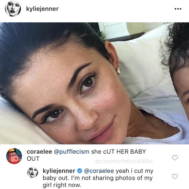Seguidores acusam Kylie Jenner de cortar filha de selfie (Foto: Reprodução/Instagram)