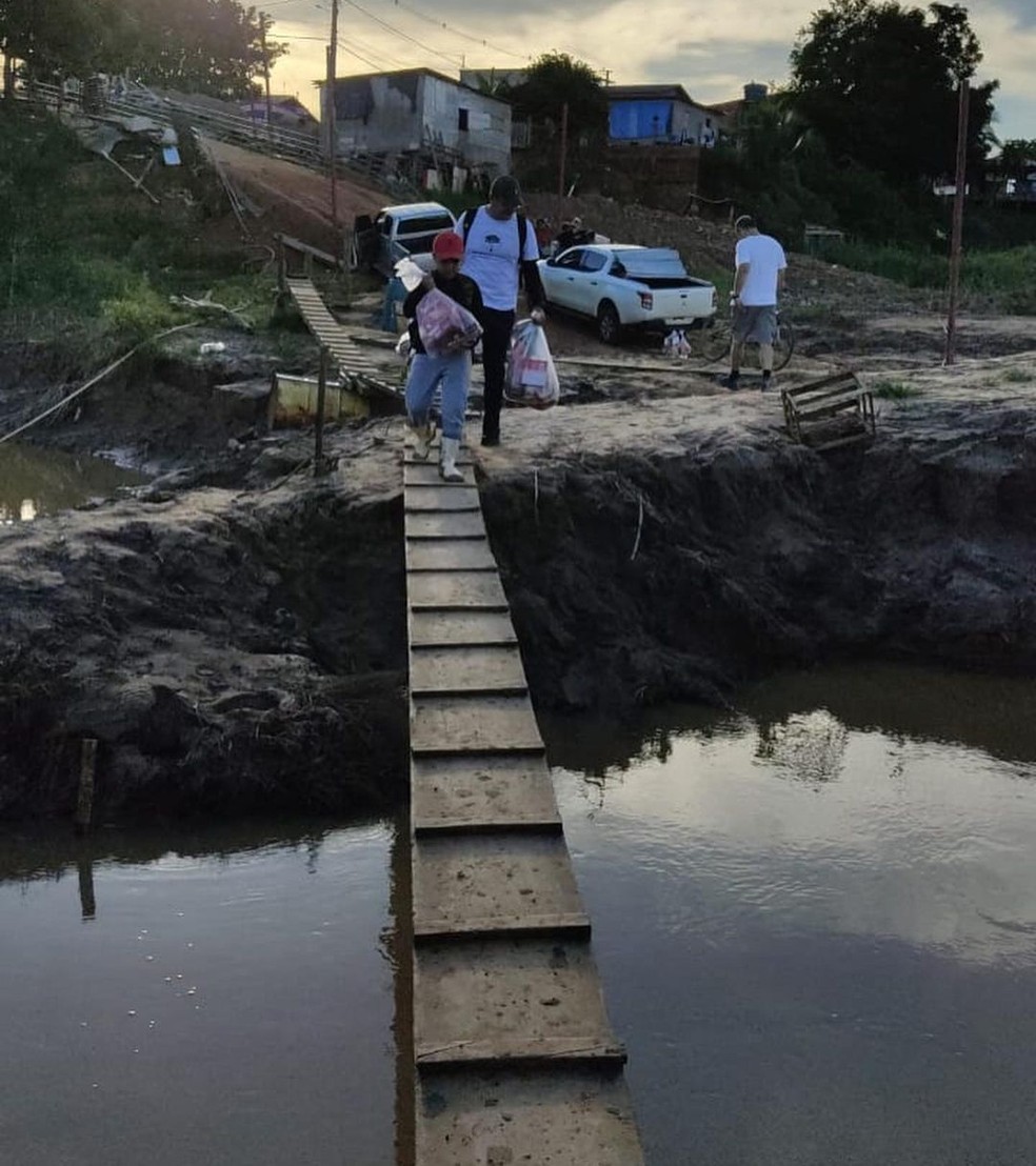 Voluntários já promoveram ação para o Dia das Crianças, Natal, Páscoa e entregaram mantimentos para comunidades carentes — Foto: Arquivo/Projeto Samaúma