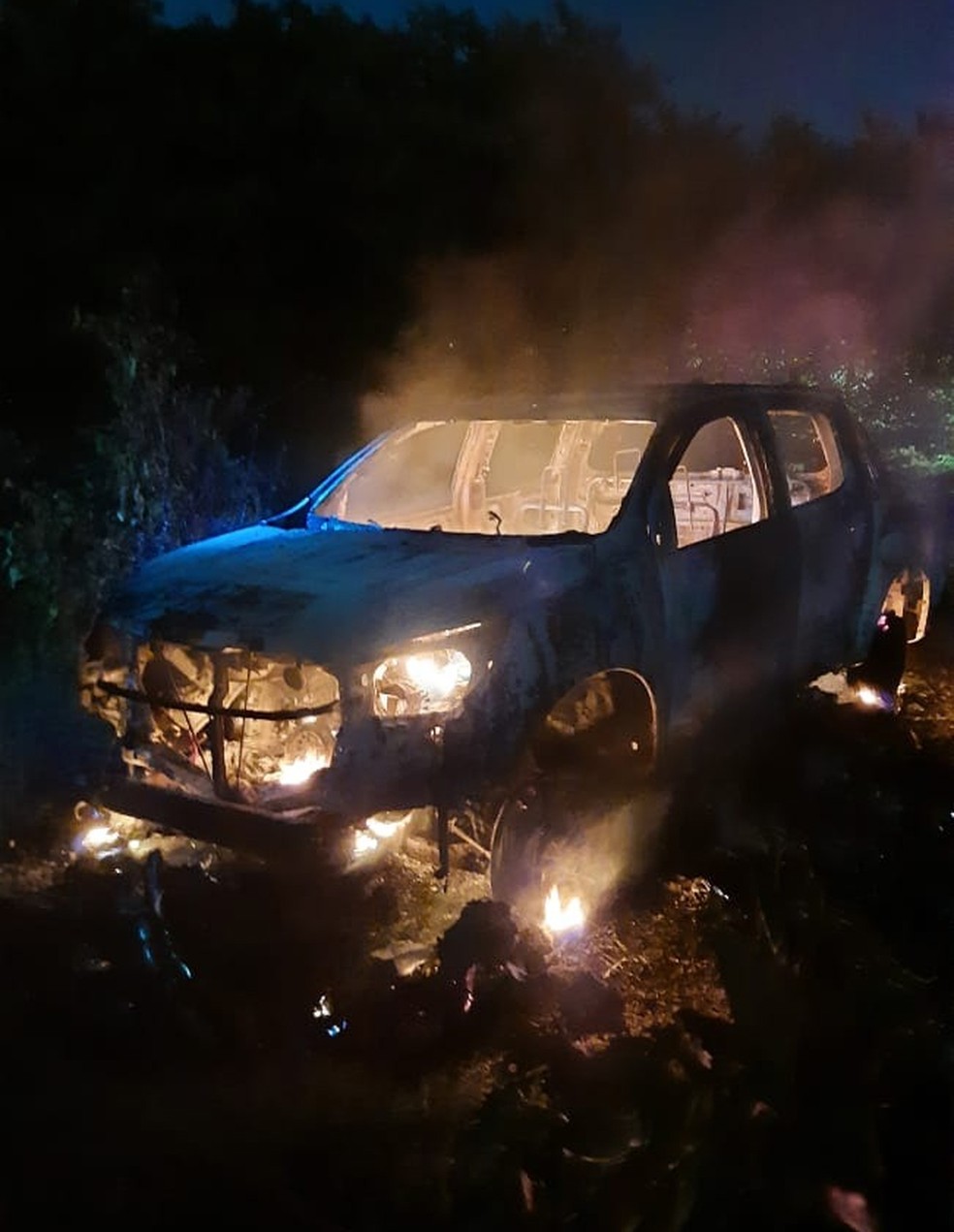 Carro de advogado foi encontrado incendiado no Piauí — Foto: Reprodução/Redes sociais