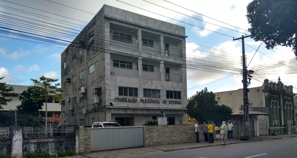 Departamento tÃ©cnico da FederaÃ§Ã£o Paraibana de Futebol vai providenciar as novas tabelas das competiÃ§Ãµes (Foto: Cisco Nobre/GloboEsporte.com)