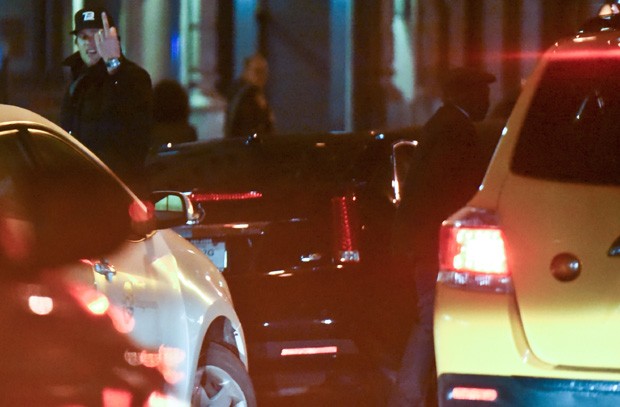 Tom Brady se irrita com motorista de táxi apressadinho (Foto: Grosby Group)