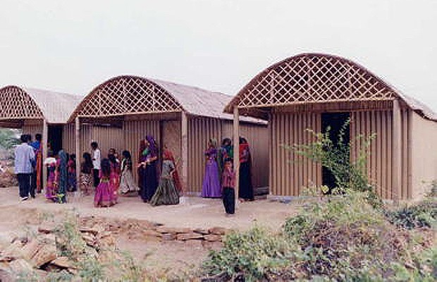 Um dos projetos do arquiteto em Bhuj, na Índia, em 2001 (Foto: Divulgação)