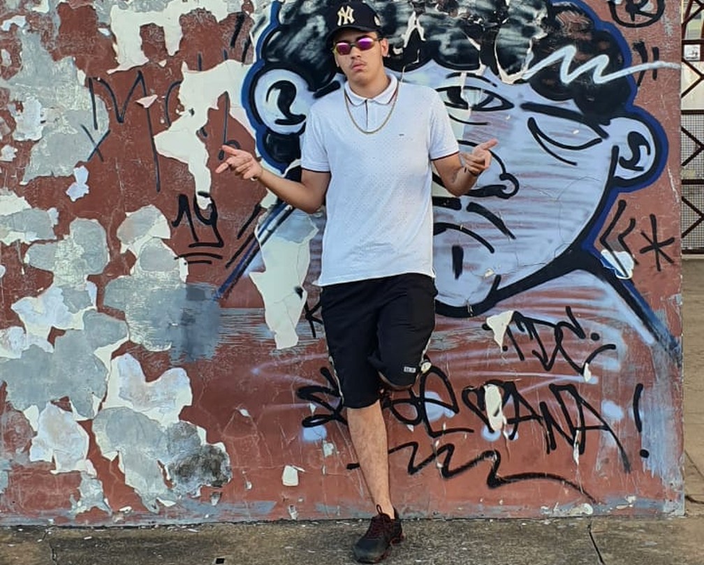 Marcelo Marques, de 18 anos, cursa o quinto período de história e sonha em ser professor — Foto: Marcelo Marques/Arquivo Pessoal