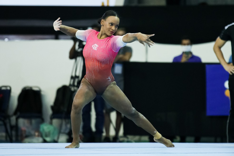 Rebeca Andrade brilhou no primeiro dia de disputa do Brasileiro de Ginástica Artística, em Aracaju — Foto: Ricardo Bufolin/CBG
