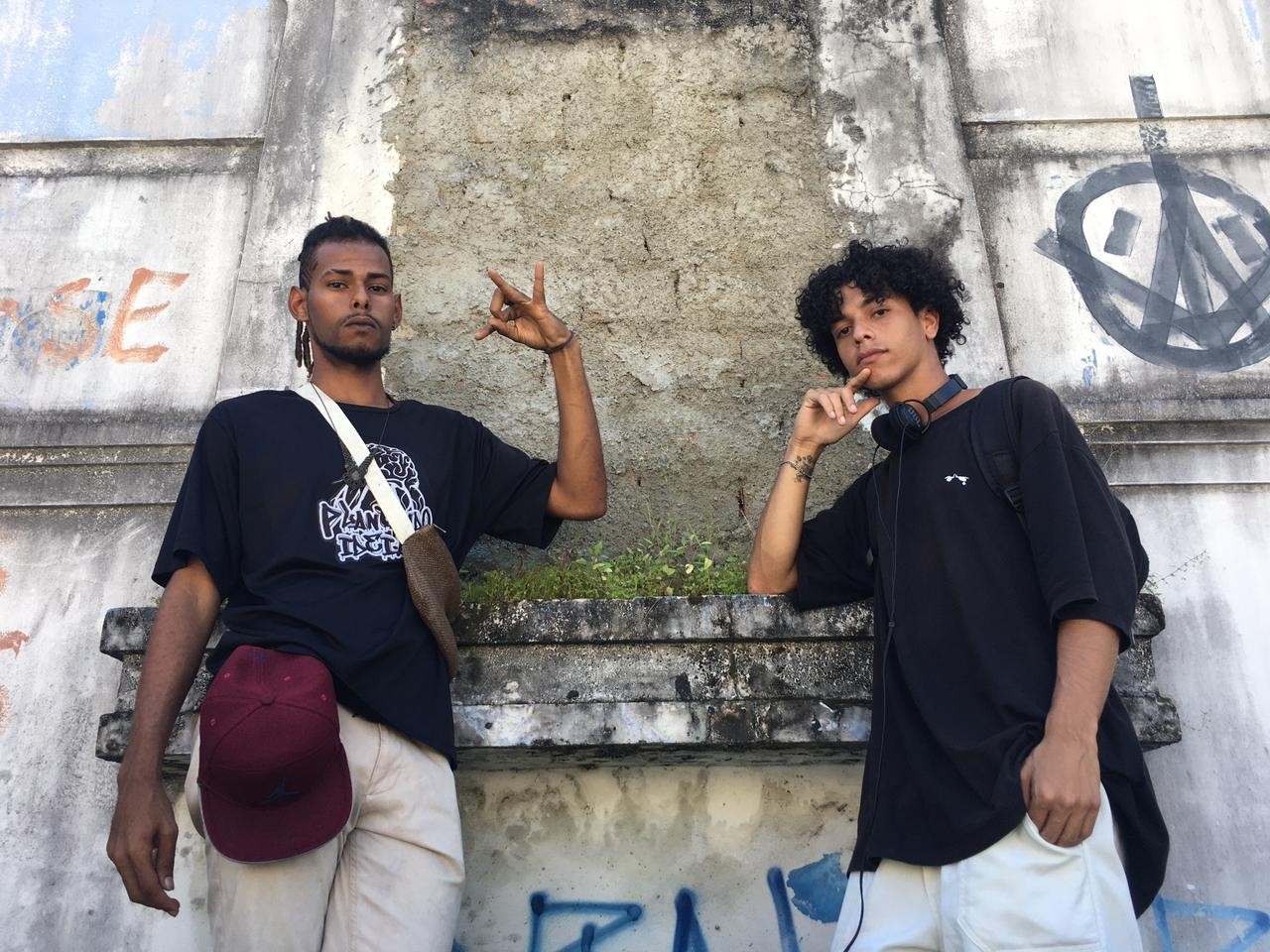 Para divulgar seu trabalho, dupla de rappers faz rimas nos ônibus de Maceió: 'Trilhando um sonho'