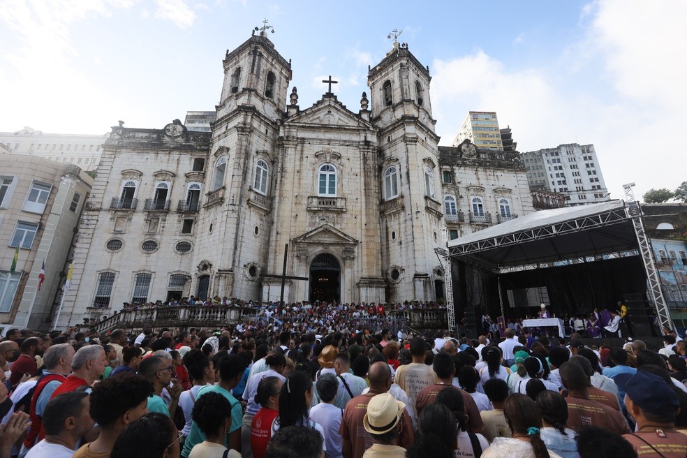 Santa Missa na Basílica Nossa Senhora da Conceição da Praia reúne multidão — Foto: Mateus Pereira/GOVBA